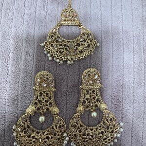 Elegant Gold tikka and earring set